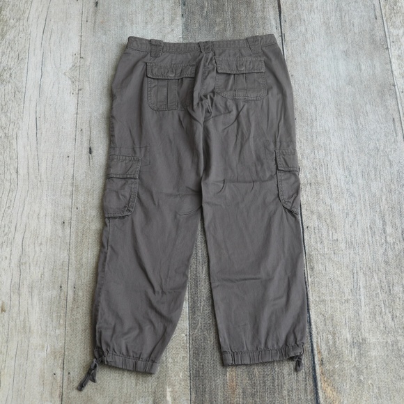 New York & Co Brown Capris - Picture 2 of 4
